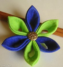 Broszka zielono-niebieska rozetka