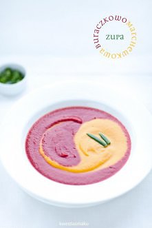 ZUPA MARCHEWKOWO- BURACZKOWA POSYPANA SZCZYPIORKIEM I SEREM PECORINIO