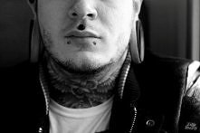 najlepsze są tunele większe niż 20 mm. (ja mam 16 i chyba dziwnie wyglądałabym w większych niż mam.) niesamowicie wyglądają na facetach <3