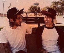 soooo random . ! <3
uwielbiam na takich patrzeć, aż chce się przytulić no ;3