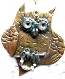 zawieszka sówka z masy ceramicznej