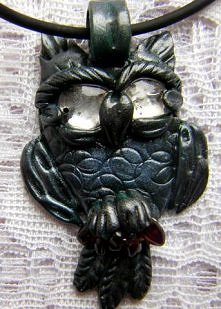 sowa z masy ceramicznej