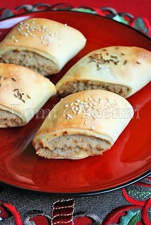 Drożdżowe paszteciki z mięsem