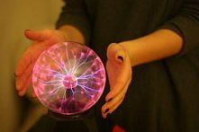 Mam tą lampkę, rażenie robi tylko jak jest ciemno no i mogłaby być większa ;)