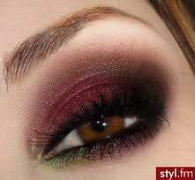 bordo,kolor modny w tym sez...