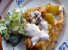 Placek z ziemniakami i cebulką na drożdżowym podpłomyku