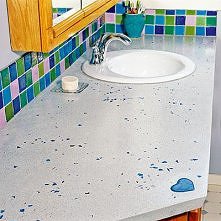 jak zrobić blat z betonu i kolorowych kawałków papieru