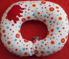 Poducha do karmienia w grochy z czerwonym słoniem