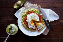 Pita z awokado i jajkiem sadzonym a’la szybka poranna pizza