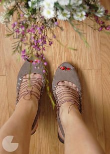 sznurowane szpilki - DIY (instrukcja pokazana na slajdach)