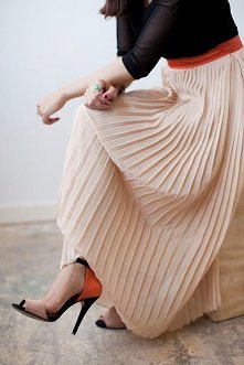 nude pleated maxi skir