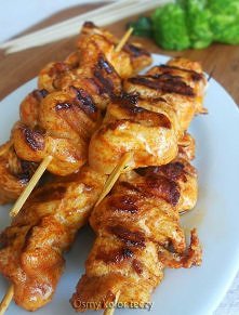 Szaszlyki z piersi kurczaka


Składniki:

2 piersi z kurczaka
łyżka słodkiej papryki mielonej
kawałek papryczki chili
ząbek czosnku
oliwa z oliwek
jasny sos sojowy
pieprz
łyżka ...