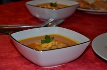 Pikantny krem z dyni

Składniki na 8 porcji
1 kg miąższu z dyni
1 l bulionu warzywnego
1 biała części pora
1 mała cebula
2 ząbki czosnku
1 łyżeczka kminku
1/2 łyżeczki posiekane...