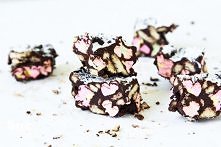 Ciastko czekoladowe z piankami marshmallows bez pieczenia, jest baaaardzo pyszne !