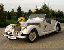 Młoda para nadjeżdża!