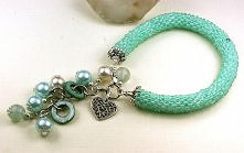 Bransoletka koralikowy wąż MIĘTA z charms 5 serduszko