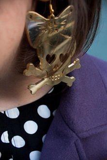 skull earrings