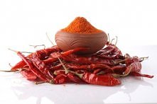 7. Chilli

Ta oraz inne ostre przyprawy (curry, pieprz) maja zdolność przyspieszania metabolizmu i spalania tkanki tłuszczowej. Kapsaicyna w chili powoduje, ze kalorie zostają s...