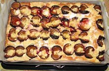 Placek drożdżowy ze śliwkami i kruszonką