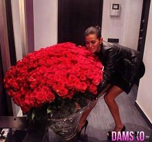 bidulka nawet podnieść go nie może ;p