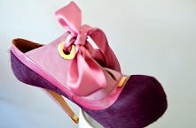 Luxury, glamorous, vibrant, exquisite shoes!
by Egídio Alves . Who can remember those ones with red sole!
We even can't remember ;)

WTF Shoes vibrant and exquisite!
From a...