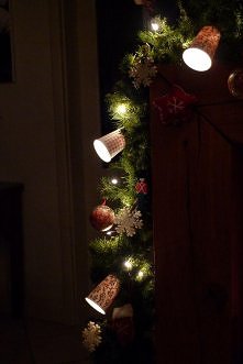 DIY girlanda z papierowych kubeczków