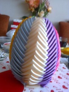 kolorowe duże jajko