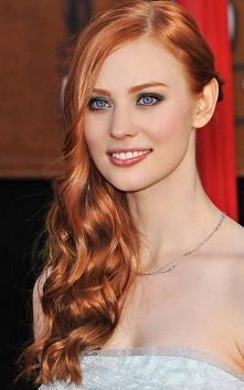 Co powiecie na temat takiej fryzury ? Dla mnie jak najbardziej na plus :)

Zapraszam również do tablicy z biżuterią :)