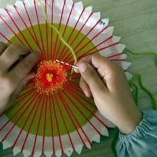 serwetka na plastikowym talerzu