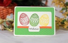 Kartka wielkanocna. W fajnych wiosennych kolorkach. Zielone tło wypukłe w kropki. Koperta i życzenia są dodane. Zapraszam na stronę www.