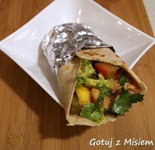 Tortilla z kurczakiem i mango