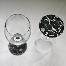 koronka pod kieliszkiem