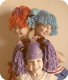 peruka z rajstop i wloczki