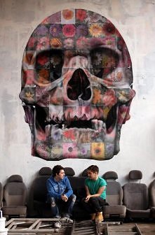 skull street art