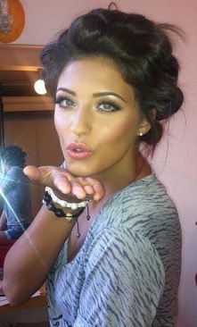 piękna ;)


zapraszam do ta...