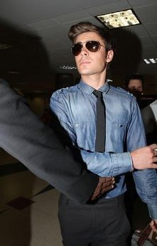 oo ten też niczego sobie- tańczy, śpiewa, gra