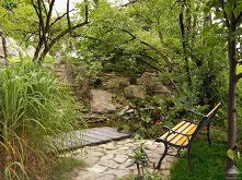 kącik w ogródku skalnym