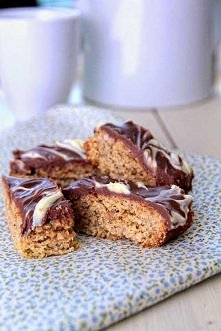 Pyszne owsiane batoniki Flapjack w polewie czekoladowej - przepis po kliknięciu w obrazek