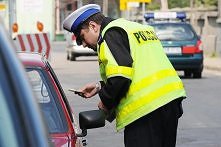 I po co było wciskać ludziom kit? Minister transportu Sławomir Nowak hucznie ogłaszał, że pieniądze z mandatów od piratów drogowych pójdą na budowę nowych dróg. Nieprawda!Posłow...