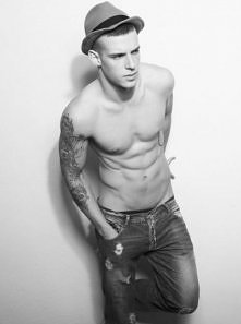 Nie ważne ile w bicepsie, ważne żeby czuła się bezpieczna..