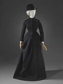 1890. Strój do jazdy konnej.