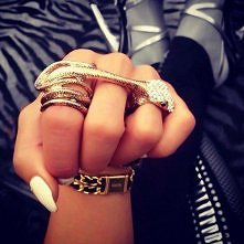 ciekawy pierścionek, prawda?