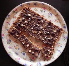 Mazurek chałwowy z orzecham...