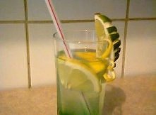 Składniki:
*biały rum
*woda niegazowana
*cukier brązowy
*likier miętowy
*cytr...