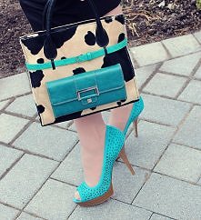 diy torebka - doklejamy podłuzny portfel oraz szlufki na zwykły cienki pasek do spodni - genialne!!!