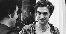 pattinson.
nie żebym była fanką zmierzchu ale aktora lubię ♥