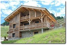 szalet w starym drewnie