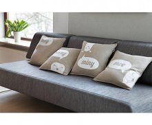 Wyliczanka, układanka, przytulanka – poduszka „Meeny” z serii Wyliczanka spełnia te wszystkie funkcje. Komponuje się świetnie z każdym wnętrzem dzięki swej neutralnej palecie ba...