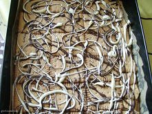 Ciasto z kaszą manną bez pieczenia
Składniki:

    cukier [0.5 szklanki]
    kakao [2 łyżeczki]
    mleko [1 l]
    masło [1 kostka]
    kasza manna [1 szklanka]
    herbatniki ...