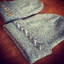 czapki z ćwiekami tak ?